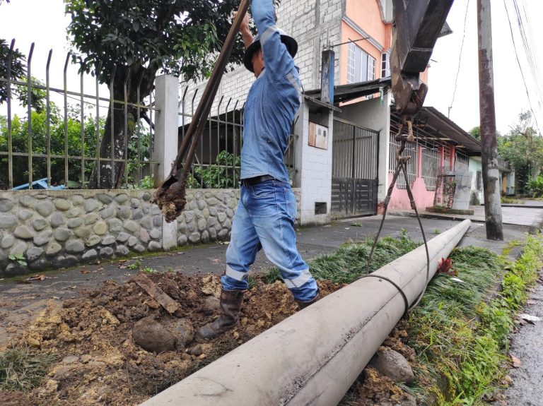 Centrosur mejora el alumbrado público en Macas