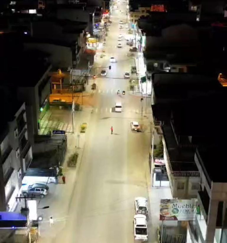 Centrosur transforma el alumbrado público en Gualaceo y Paute