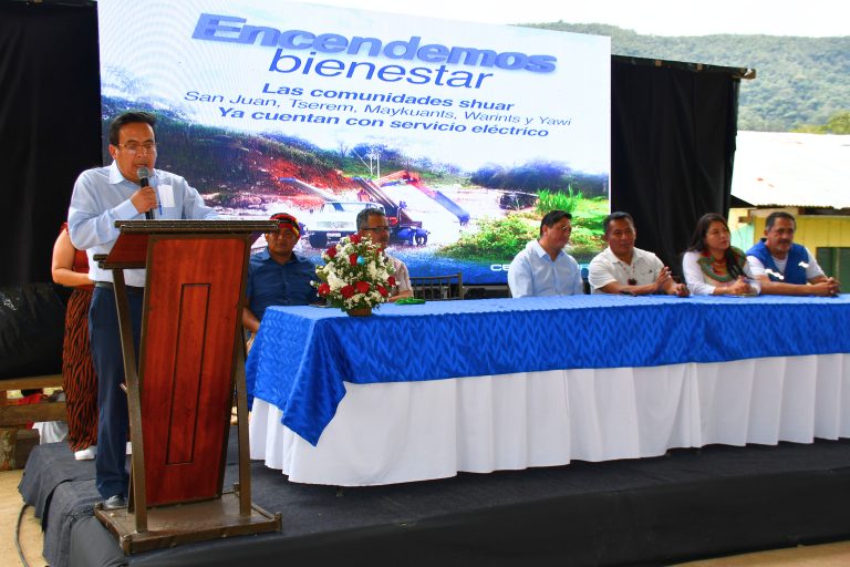 Centrosur aporta al desarrollo local con la dotación de electricidad para cinco comunidades shuar