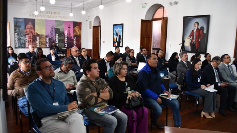 Centrosur difunde políticas de eficiencia energética al Ejecutivo Desconcentrado