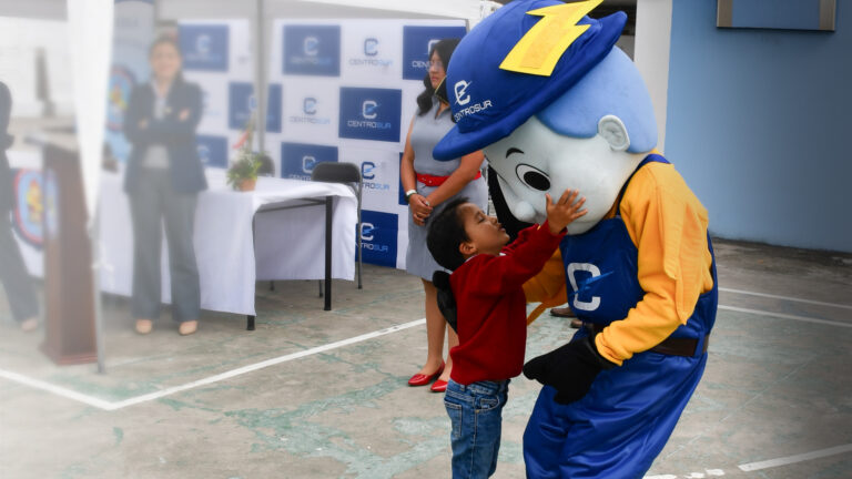 CENTROSUR promueve el consumo energético responsable y el cuidado del medioambiente en estudiantes