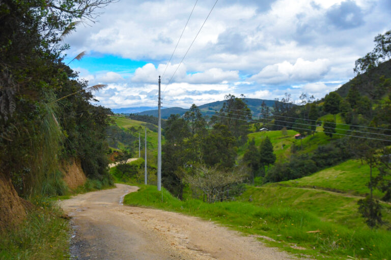 Centrosur ejecuta obras de mejora en El Valle, sector Tierras Blancas