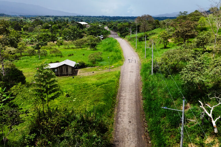 CENTROSUR mejora el servicio eléctrico en el tramo Chiwias – La Unión