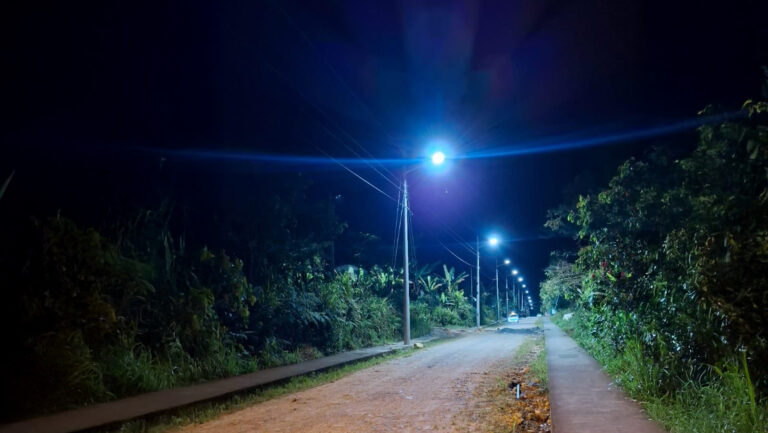 Centrosur fortalece el alumbrado público en San Juan Bosco con nuevas luminarias LED