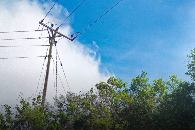 Centrosur ejecuta obra para fortalecer el servicio eléctrico en el sur del país