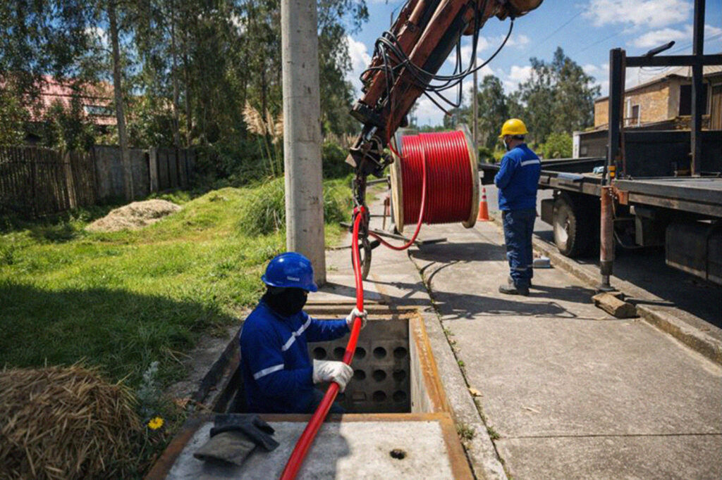 CENTROSUR ejecuta obra de soterramiento para fortalecer el servicio ...