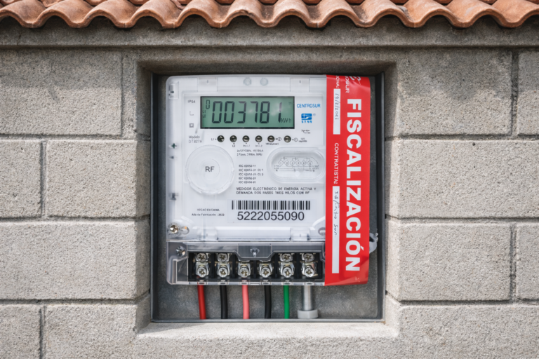 Fiscalización técnica garantiza la correcta instalación de medidores en Macas y Sucúa