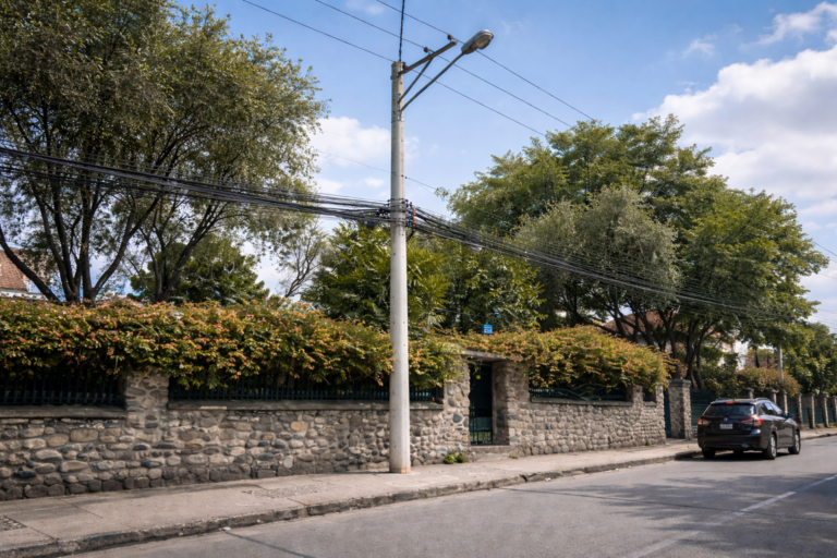 Reordenamiento de redes mejora la seguridad y el entorno urbano en la calle Miguel Cordero Dávila