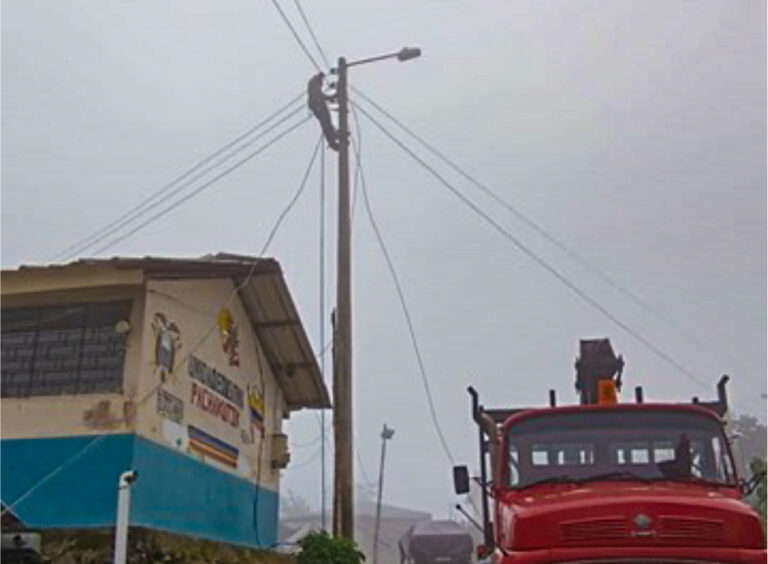 Reubicación de redes eléctricas mejora la seguridad del servicio en el sector Laurel