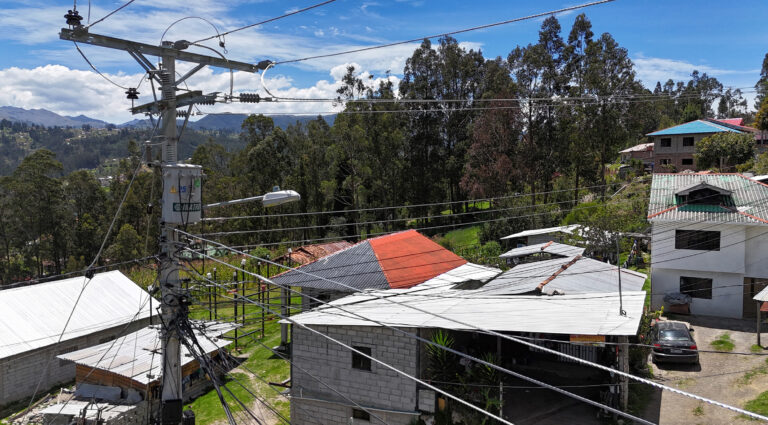 Obras de repotenciación del sistema eléctrico en Sidcay y Llacao