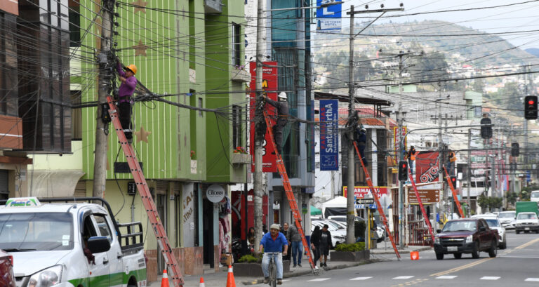 Centrosur retira más de siete toneladas de cables de telecomunicaciones en desuso en su área de concesión  