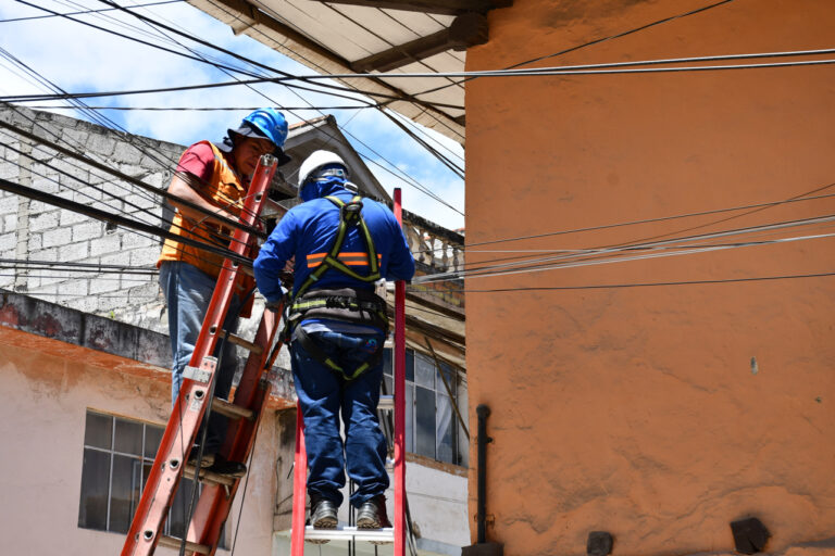 Centrosur supera las 15 toneladas de cables en desuso retirados